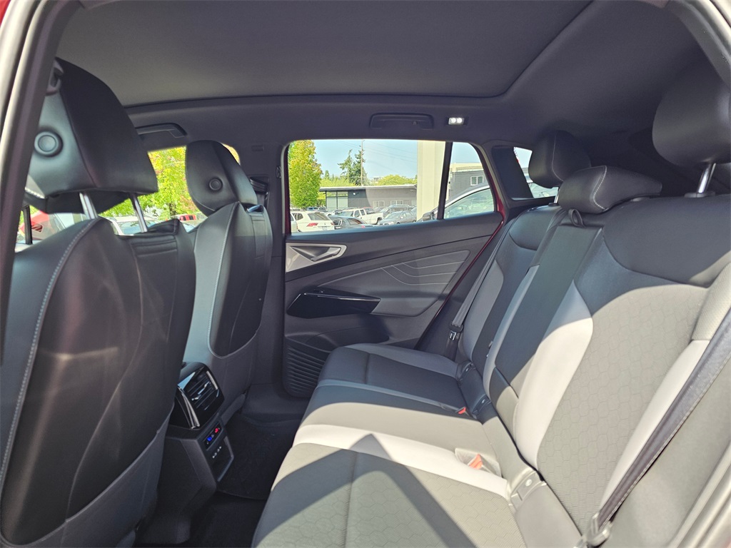 2023 Volkswagen ID.4 Pro Plus photo 19