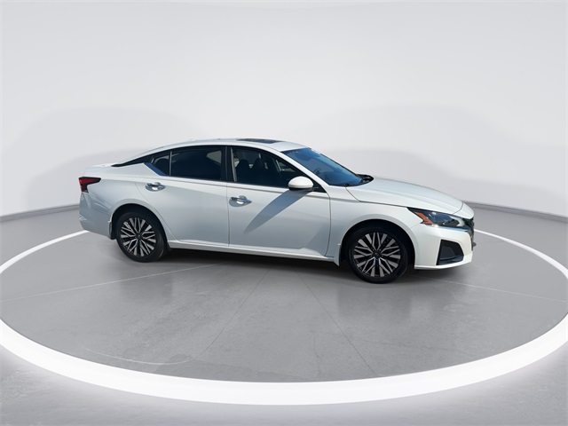 2023 Nissan Altima 2.5 SV photo 8