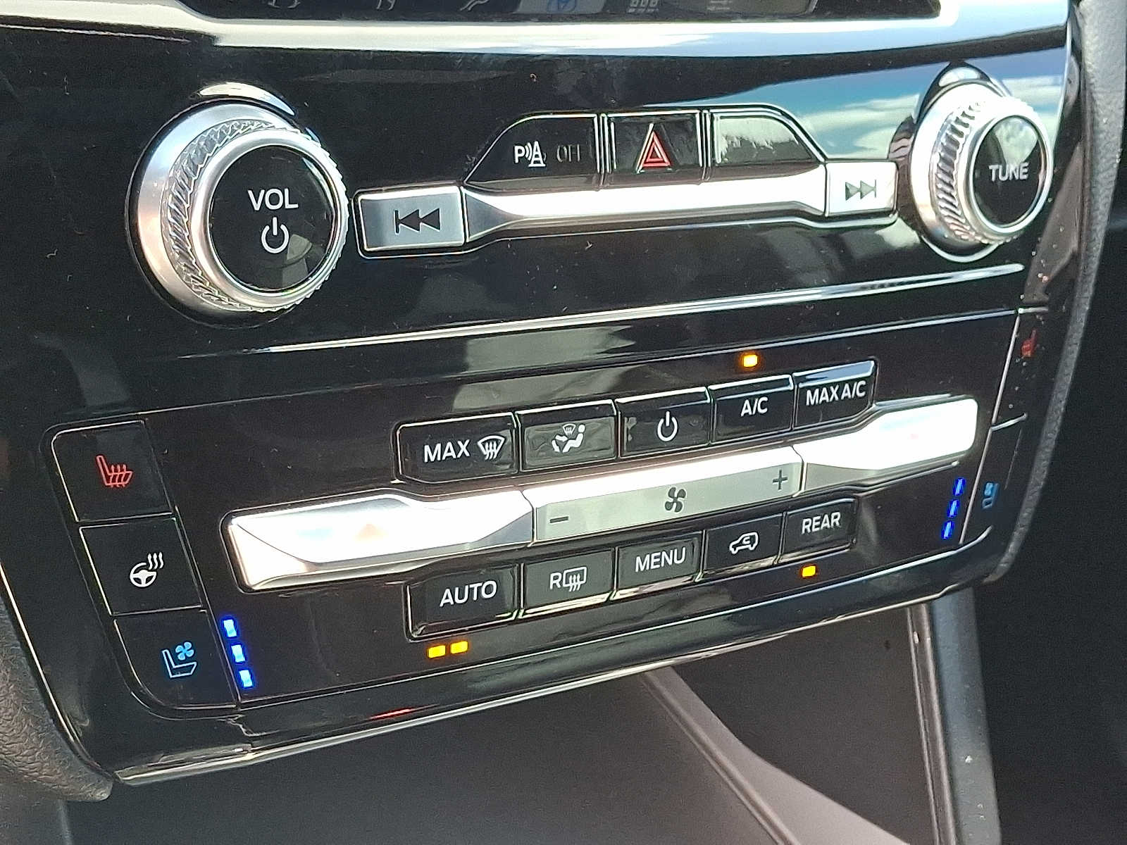 2023 Ford Explorer ST photo 13