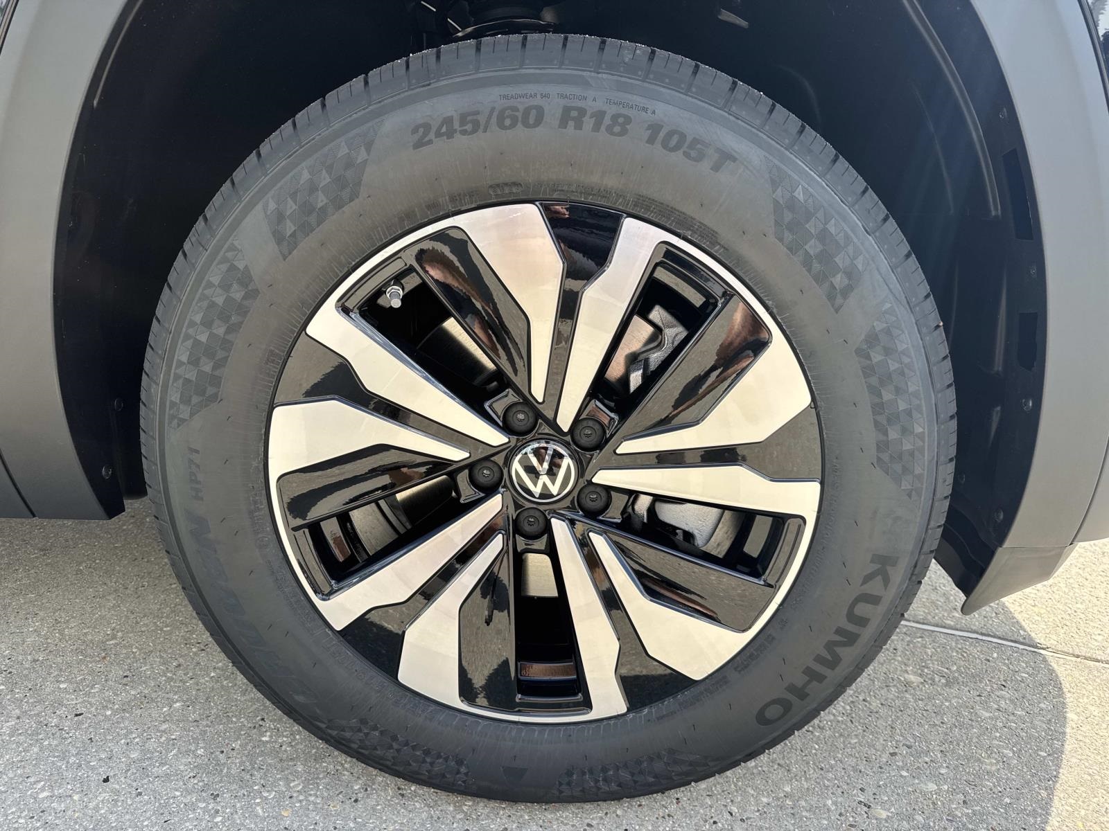 2026 Volkswagen Atlas SE photo 2