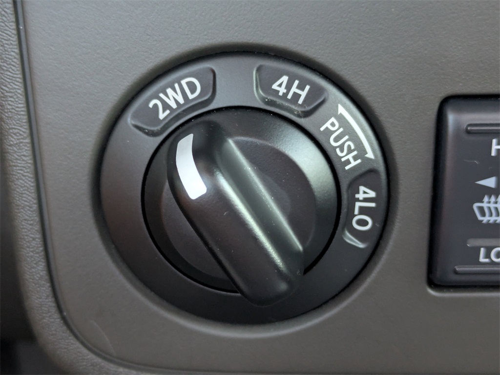 2015 Nissan Xterra PRO-4X photo 25