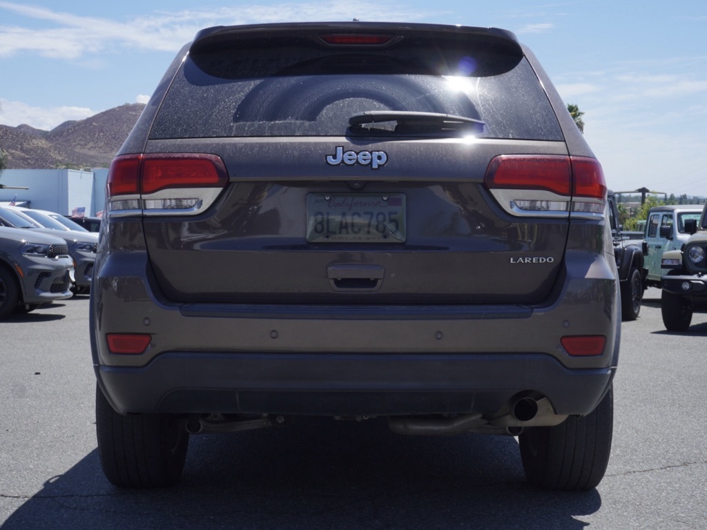2021 Jeep Grand Cherokee Laredo E photo 3