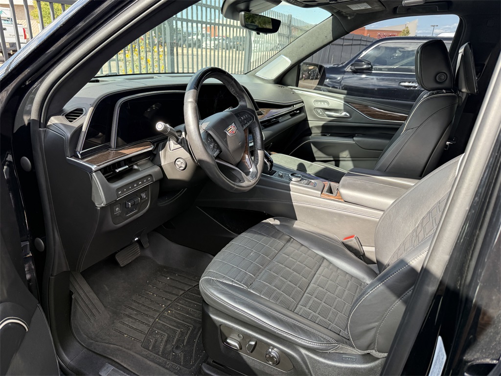 2022 Cadillac Escalade Sport Platinum photo 2