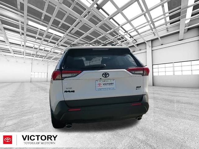 2025 Toyota RAV4 Hybrid XLE photo 3