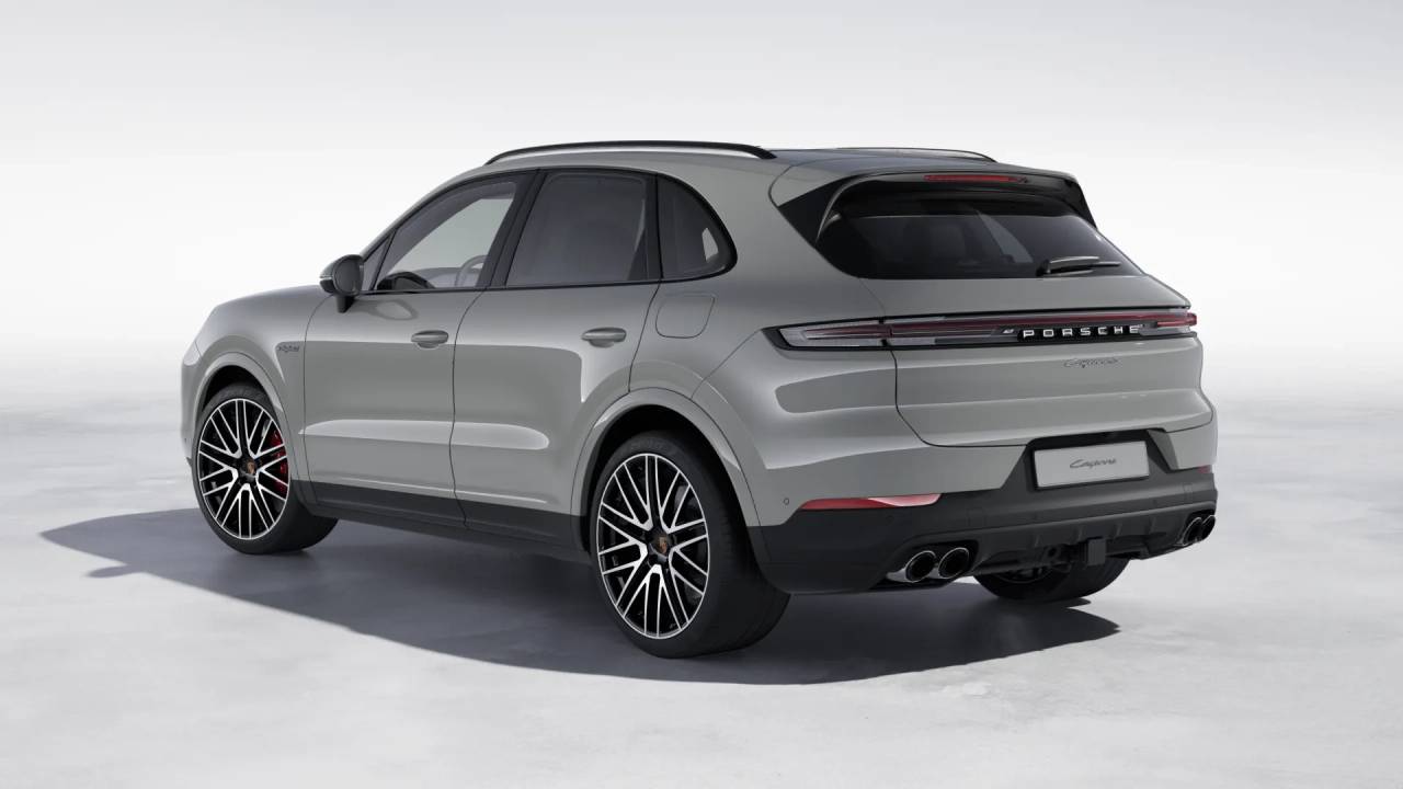 2026 Porsche Cayenne S E-Hybrid photo 3