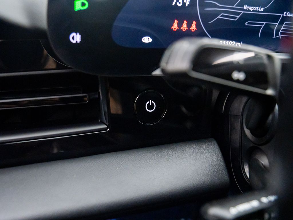 2021 Porsche Taycan Base photo 17