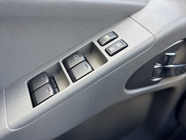 2012 Nissan Frontier SV photo 19