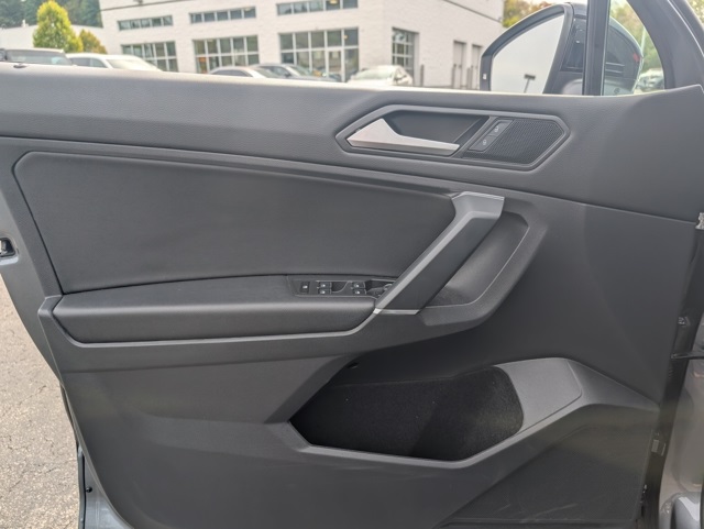 2020 Volkswagen Tiguan SE R-Line Black photo 10