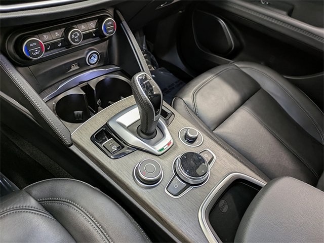 2022 Alfa Romeo Stelvio Ti photo 13