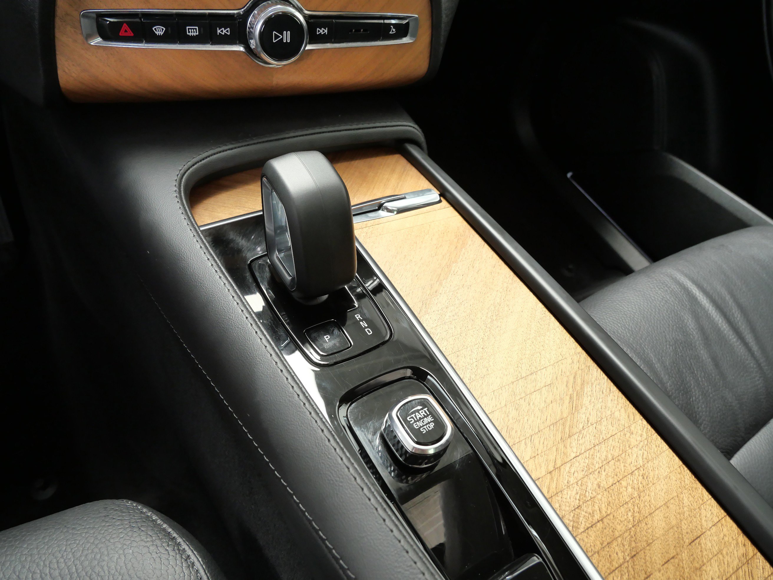 2025 Volvo XC90 Plus photo 21