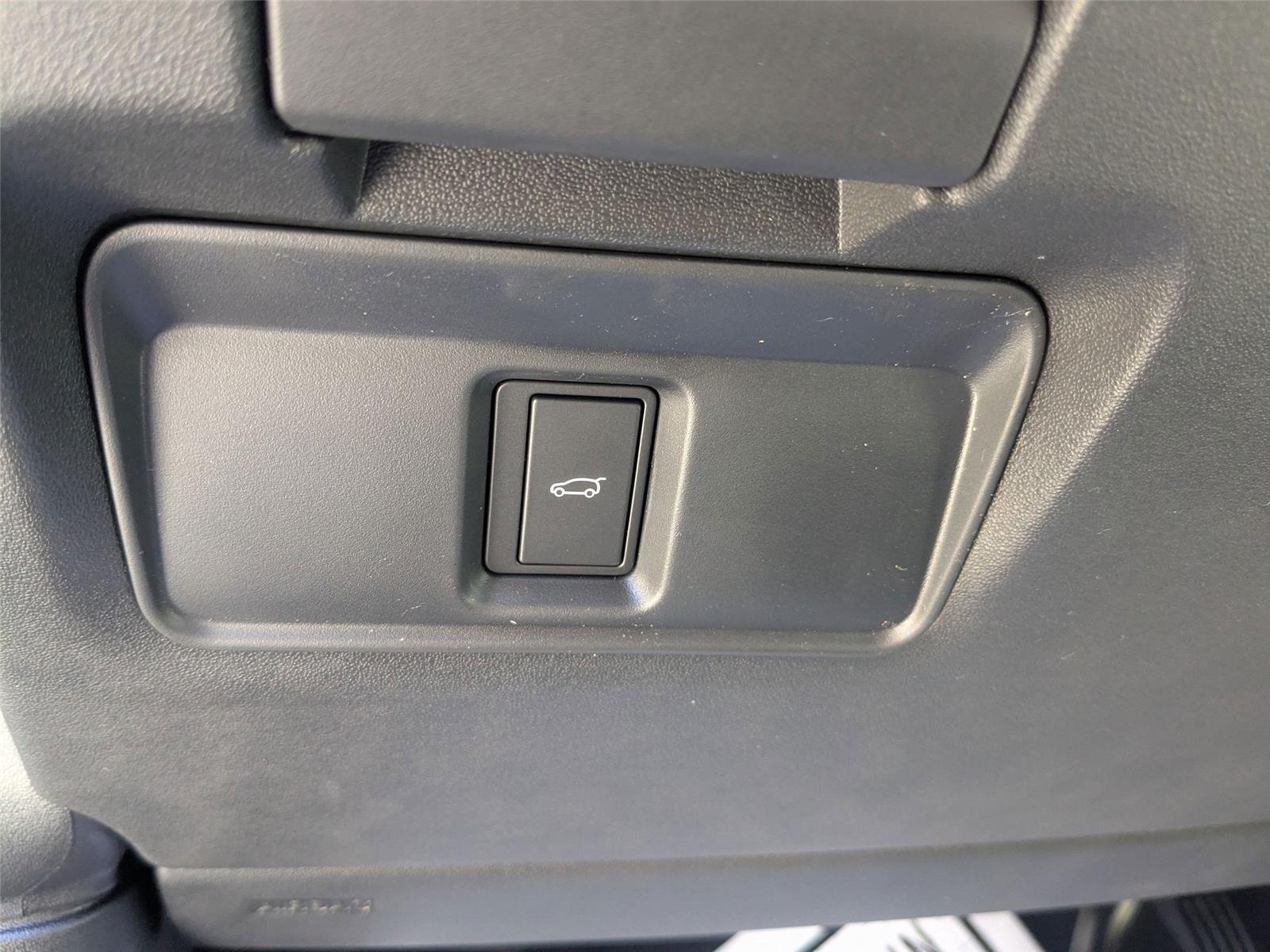 2025 Land Rover Discovery Sport S photo 11
