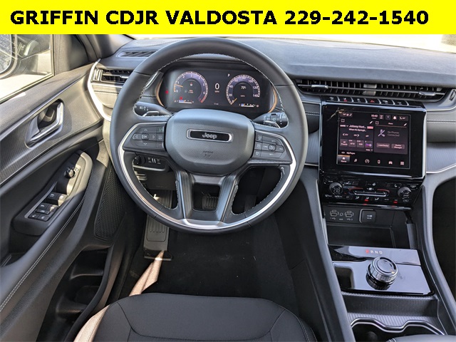 2025 Jeep Grand Cherokee Laredo photo 15