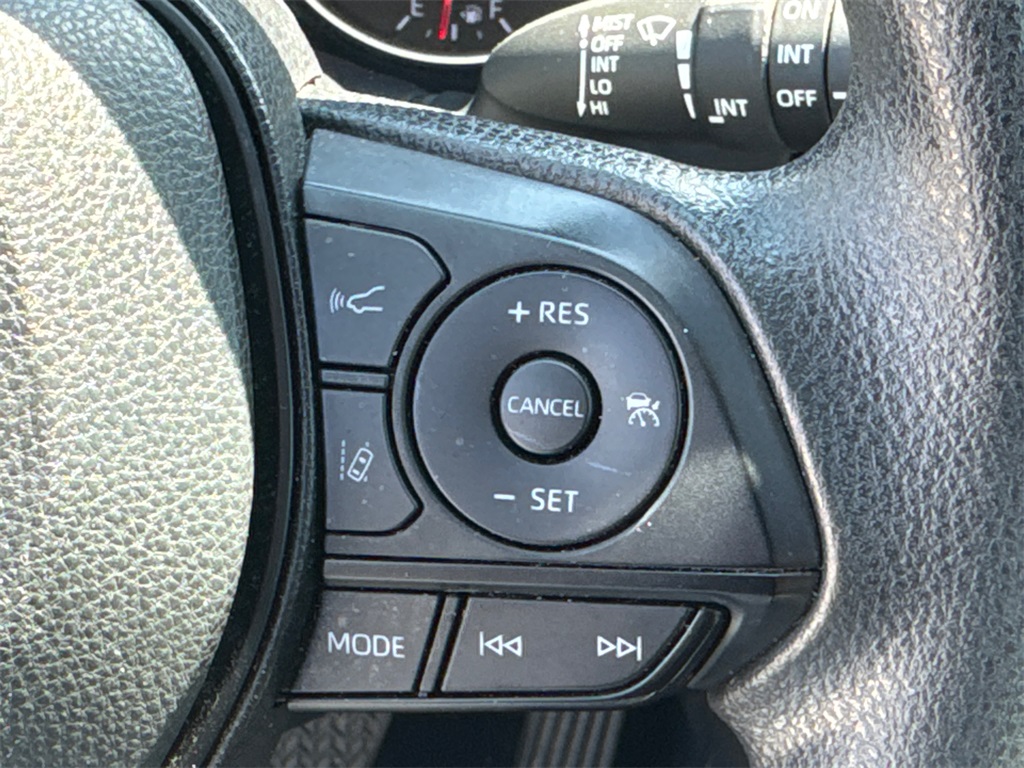 2022 Toyota RAV4 XLE photo 24
