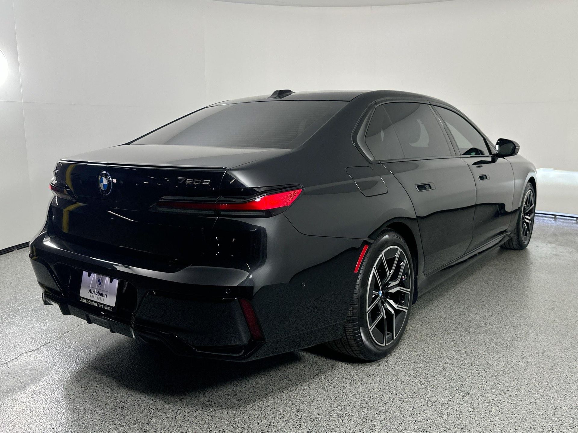 2026 Bmw 750e photo 4