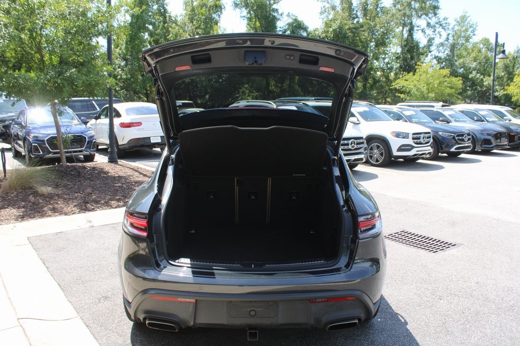 2022 Porsche Macan Base photo 3