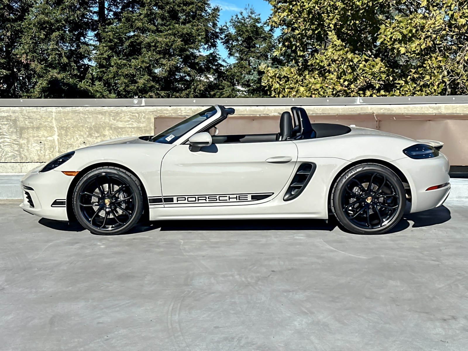 2025 Porsche Boxster photo 2