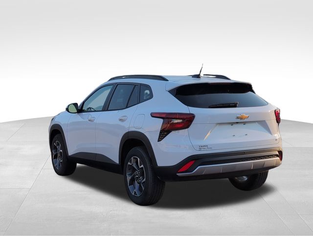 2025 Chevrolet Trax LT photo 2
