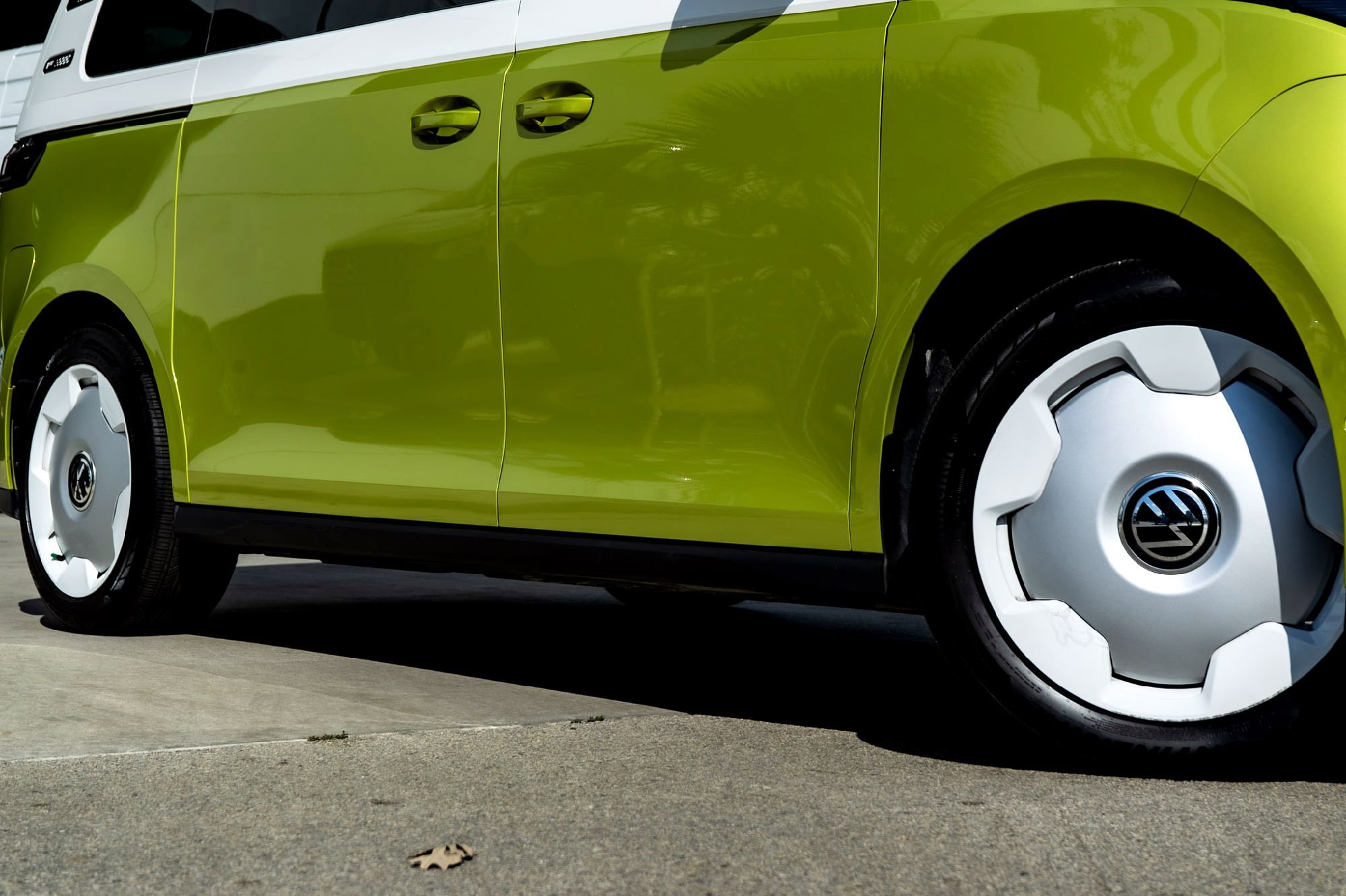 Used 2025 Volkswagen ID. Buzz 1st Edition with VIN WVG5WVEB3SH013658 for sale in San Antonio, TX