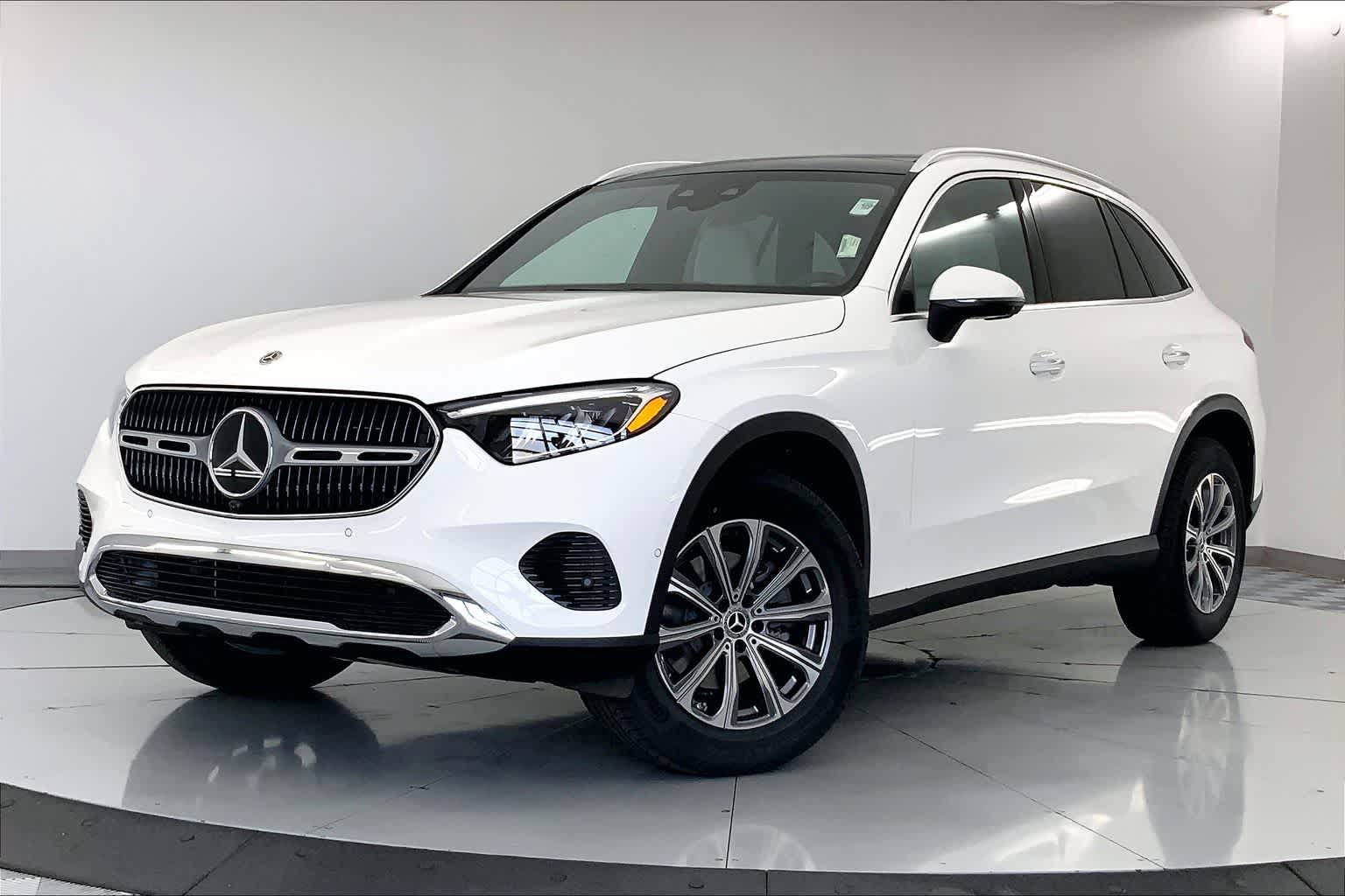 2025 Mercedes-Benz GLC Base's photo