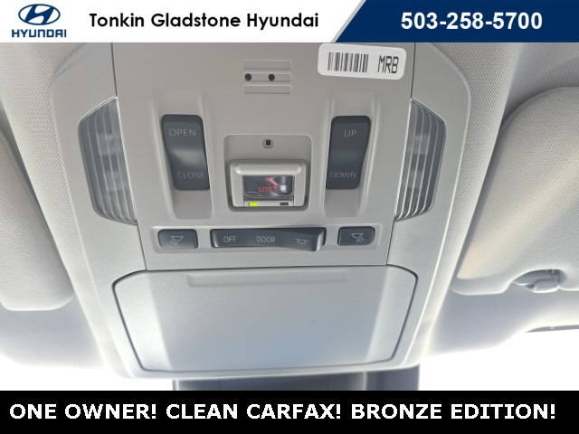 2022 Toyota Highlander Hybrid Bronze Edition photo 18