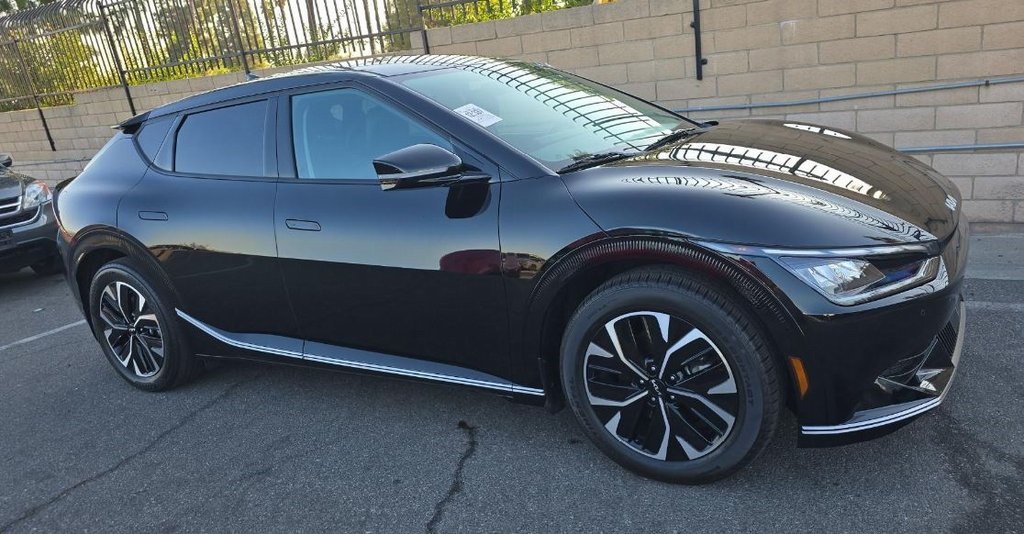 2022 Kia EV6 Wind photo 3