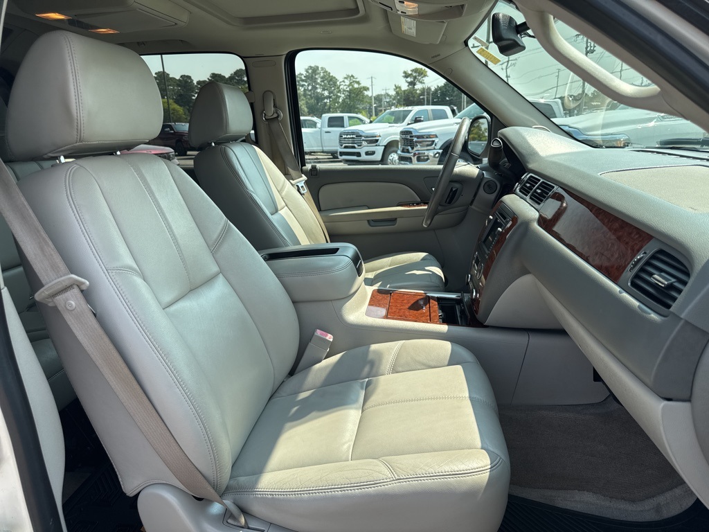 2008 Chevrolet Avalanche LTZ photo 25