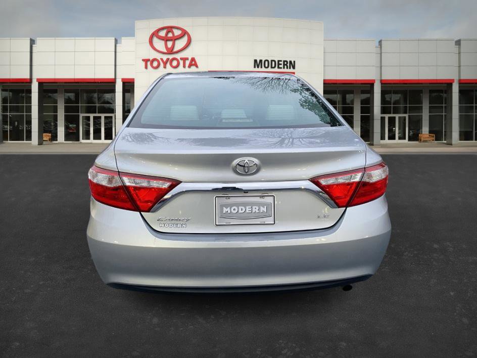 2017 Toyota Camry LE photo 4