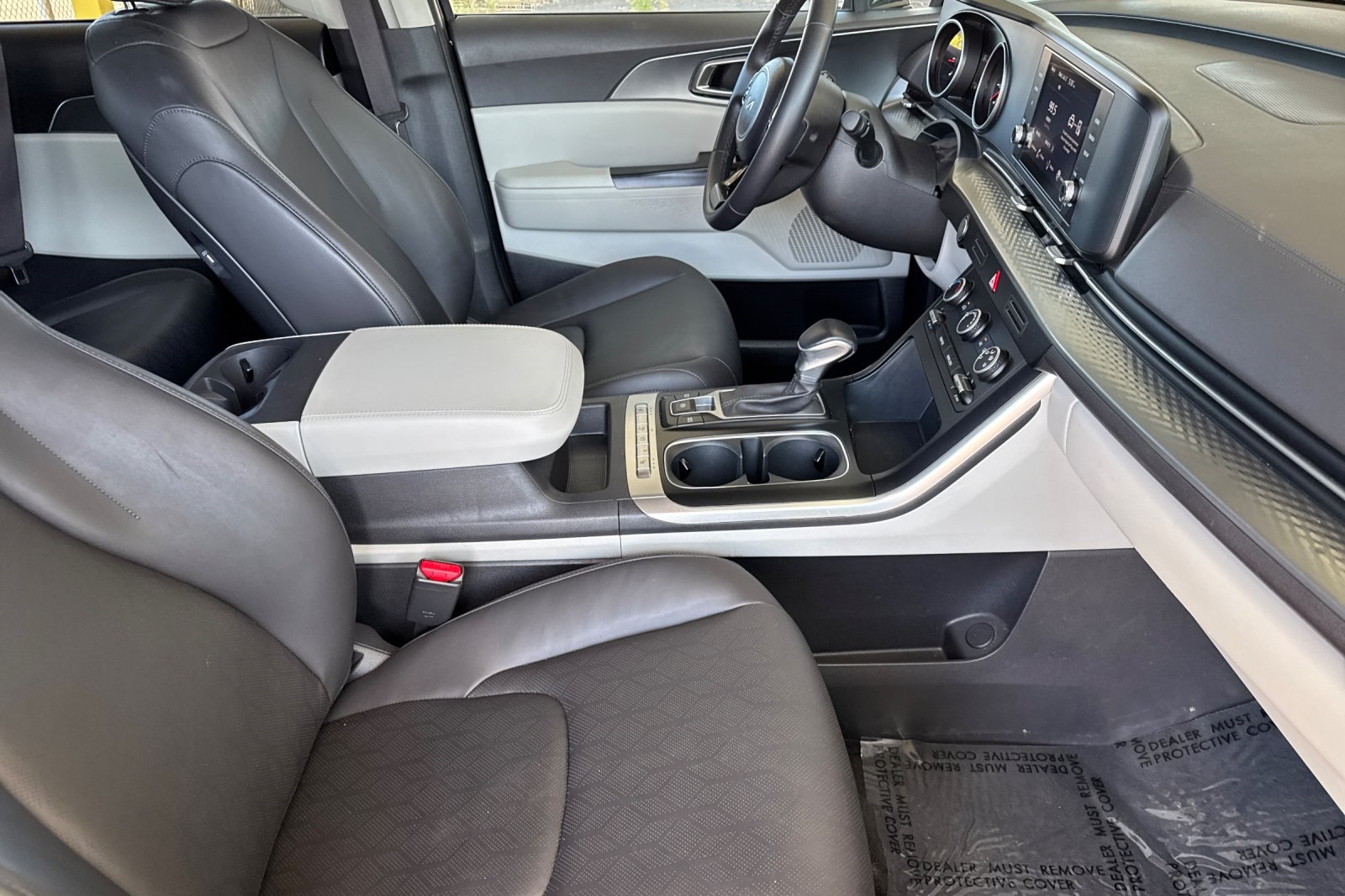 2024 Kia Carnival LX photo 15