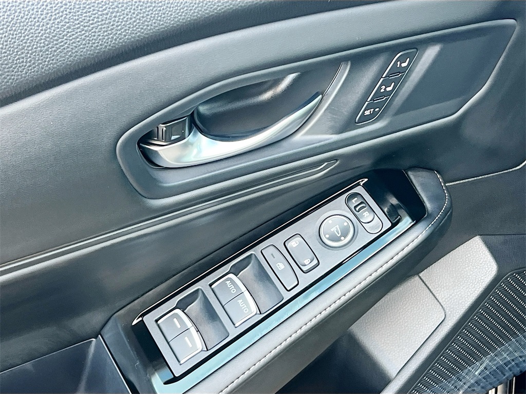 2025 Honda Accord Hybrid Touring photo 25