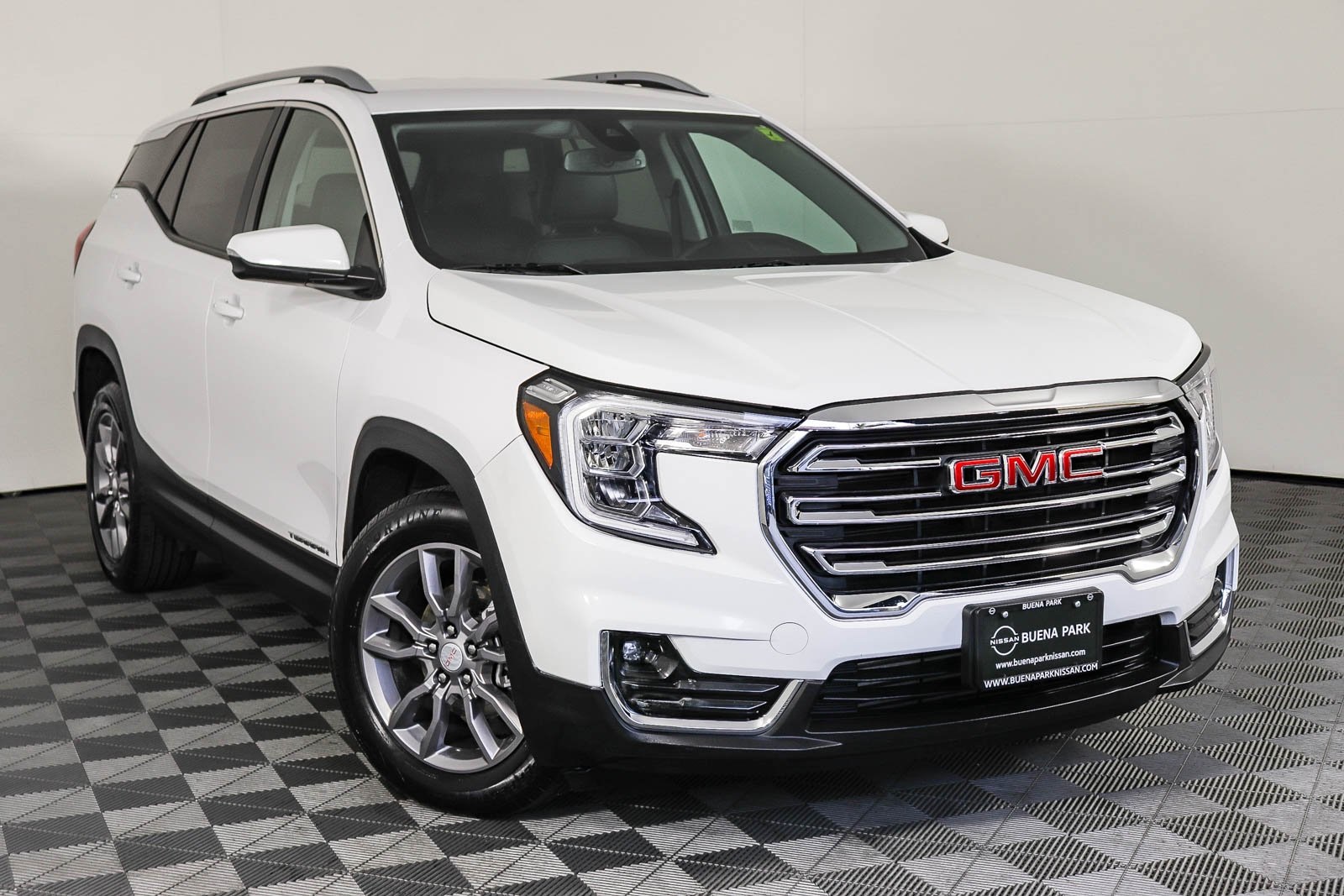 2024 GMC Terrain SLT's photo