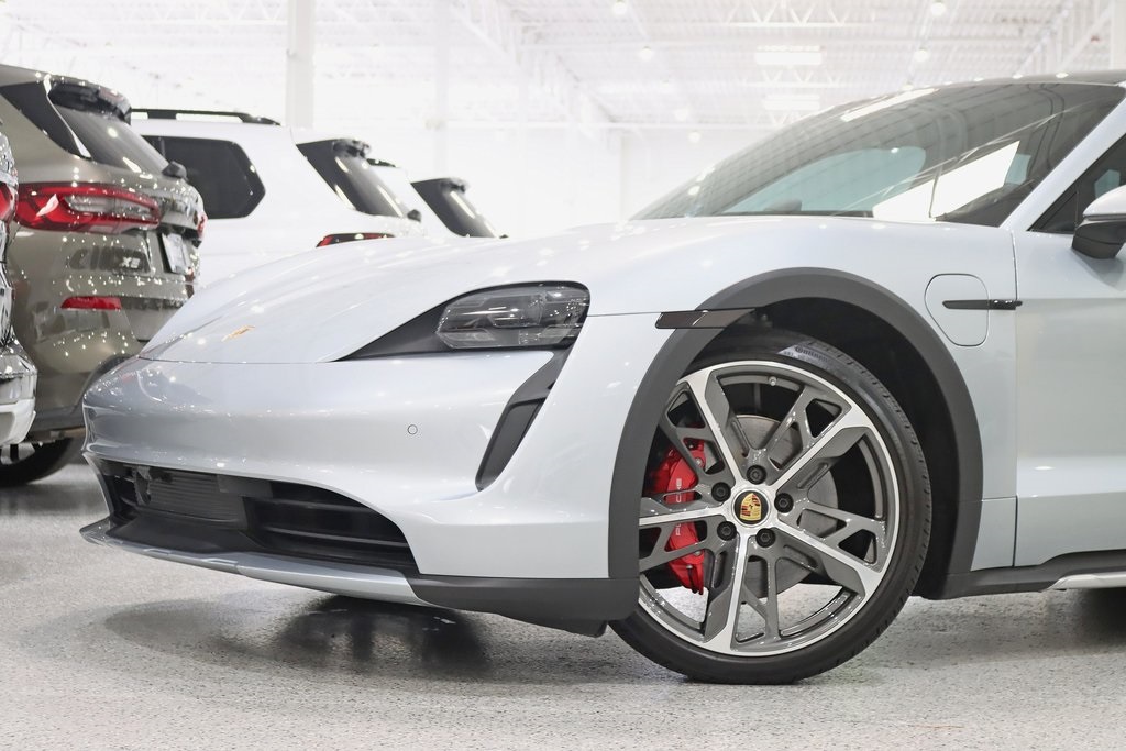 2023 Porsche Taycan Cross Turismo 4S photo 2