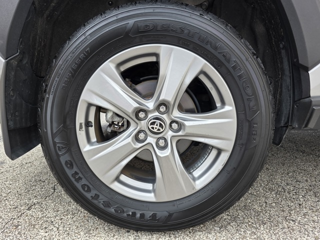 2024 Toyota RAV4 Hybrid XLE photo 22