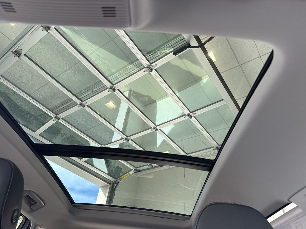 2025 Volkswagen Tiguan SE photo 24