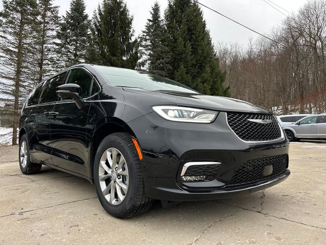 2026 Chrysler Pacifica Select's photo