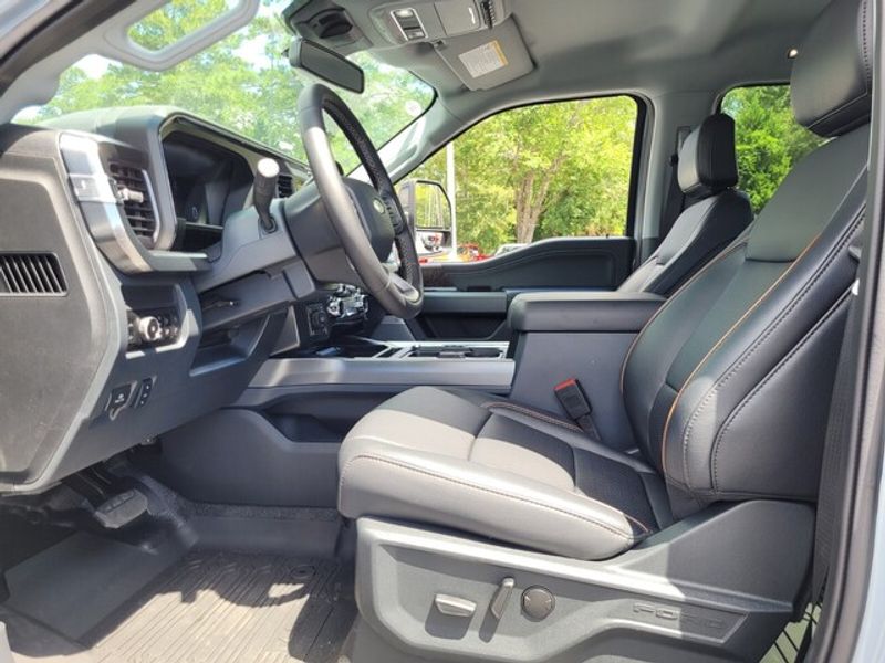 2025 Ford F-350 Lariat photo 4