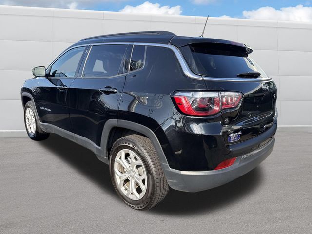 2024 Jeep Compass Latitude photo 2