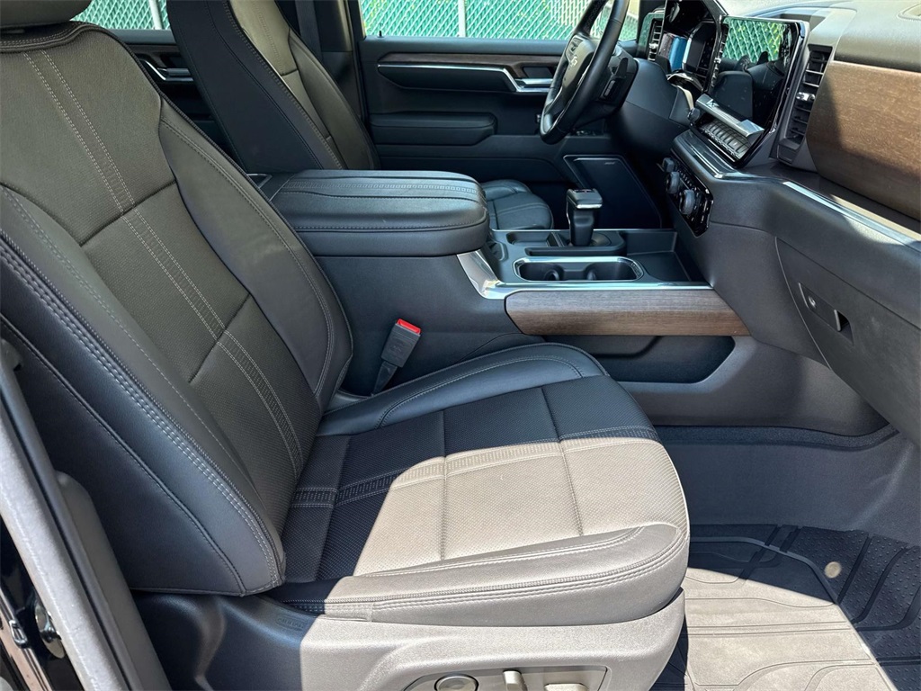 2023 Chevrolet Silverado 1500 High Country photo 16