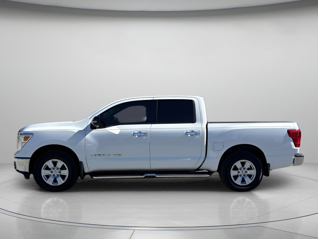 2018 Nissan Titan SV Crew Cab photo 4