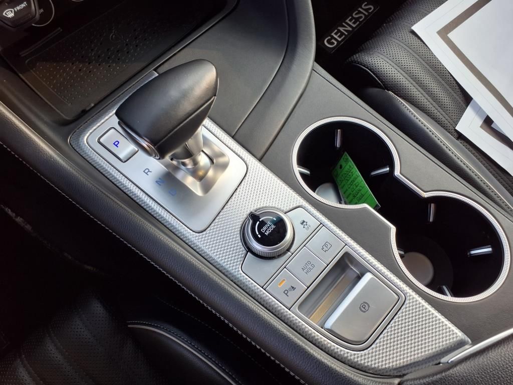 2022 Genesis G70 2.0T photo 17