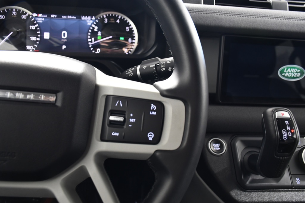 2023 Land Rover Defender 110 SE photo 28