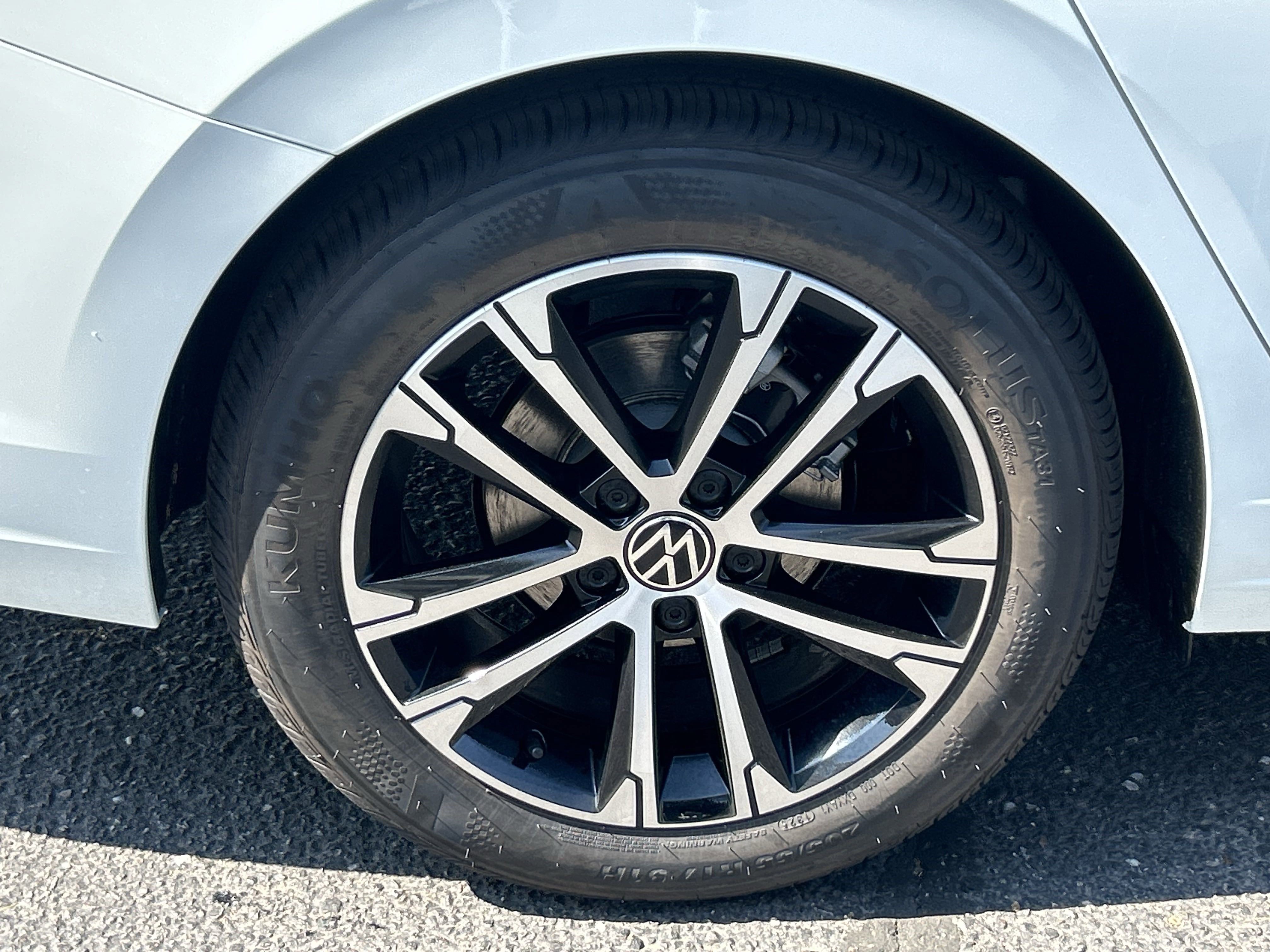 2025 Volkswagen Jetta Sport photo 2