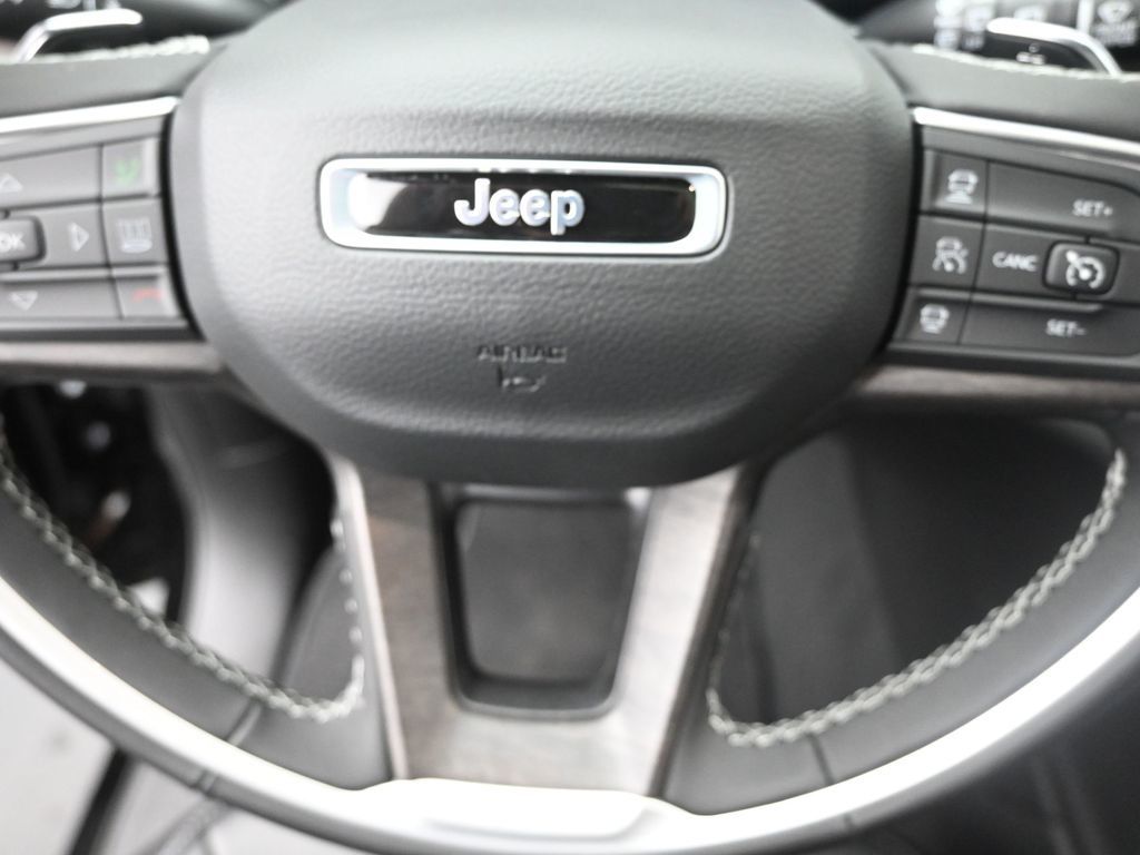 2025 Jeep Grand Cherokee Limited photo 13