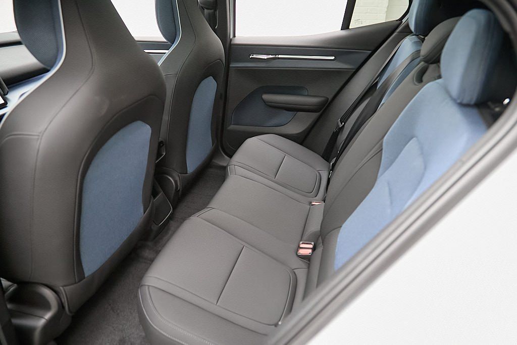 2025 VOLVO EX30 - Image 20