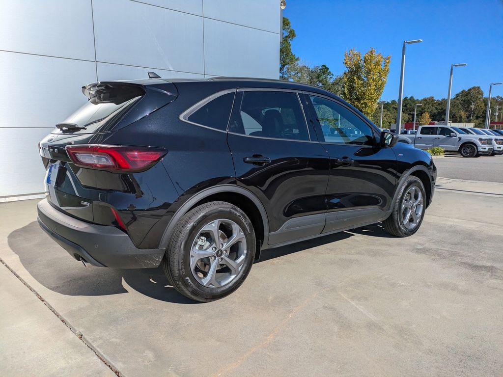 2025 Ford Escape Hybrid ST-Line photo 4
