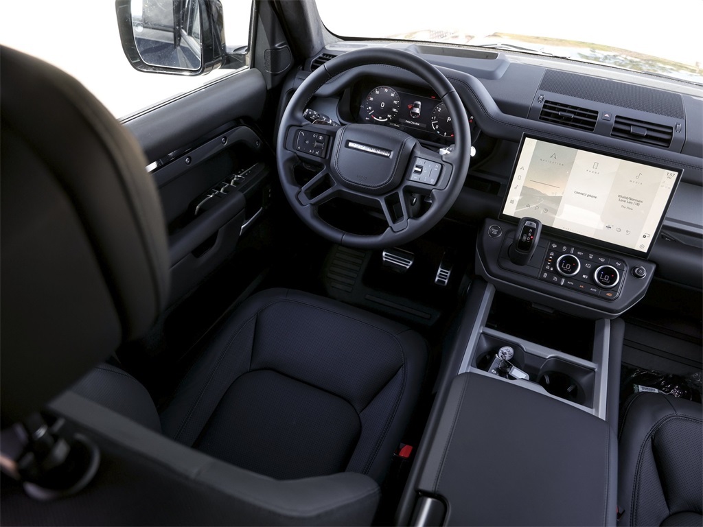 2026 Land Rover Defender 110 V8 photo 31