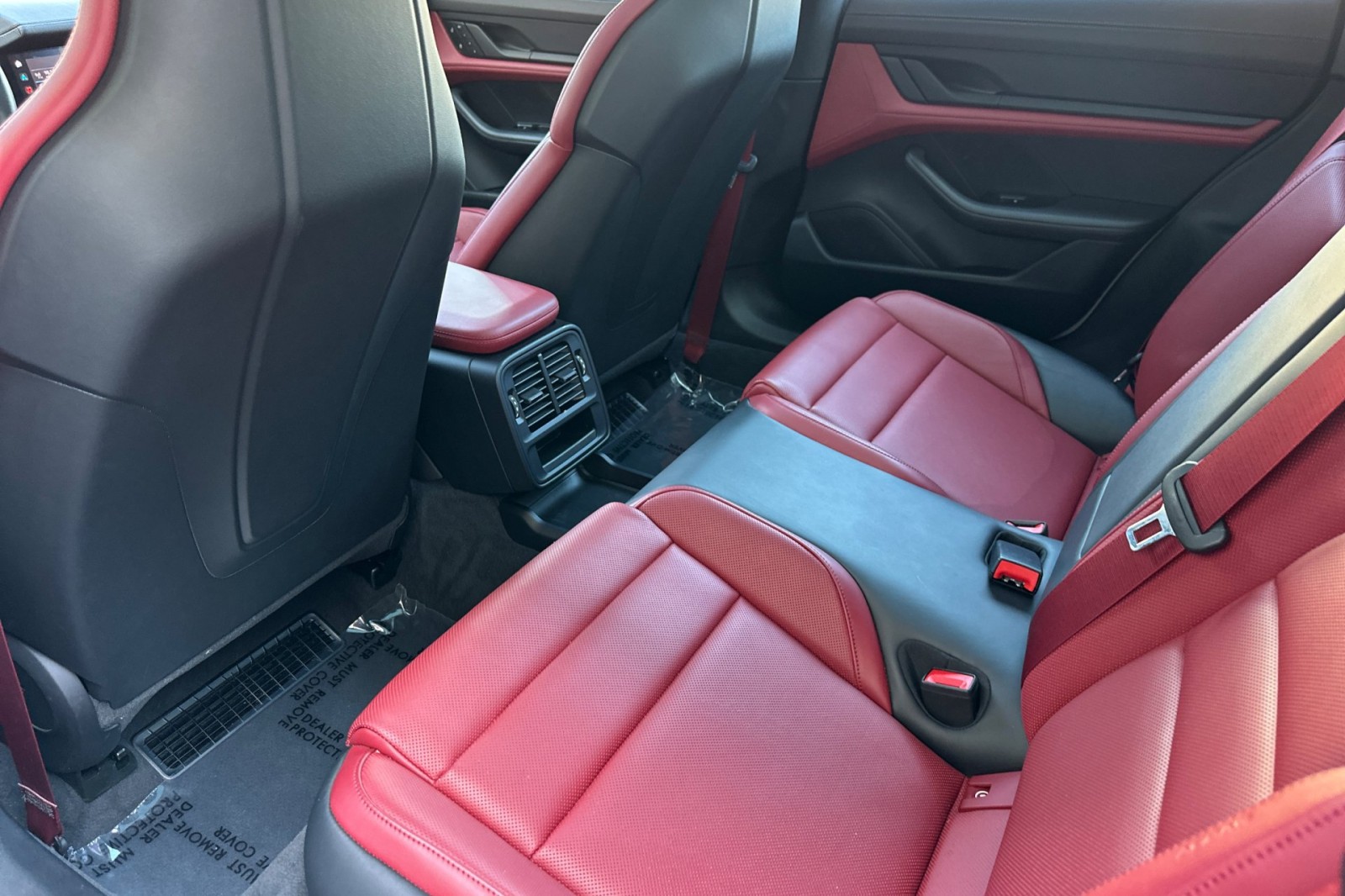 2023 Porsche Taycan photo 16