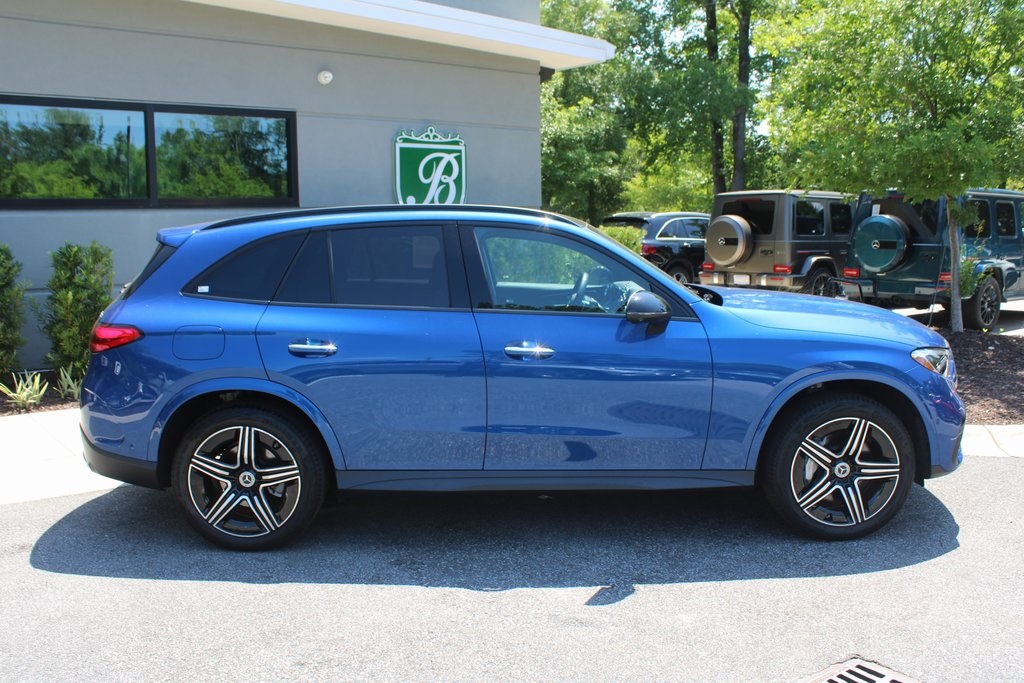 2025 Mercedes Benz GLC 300 4MATIC photo 2