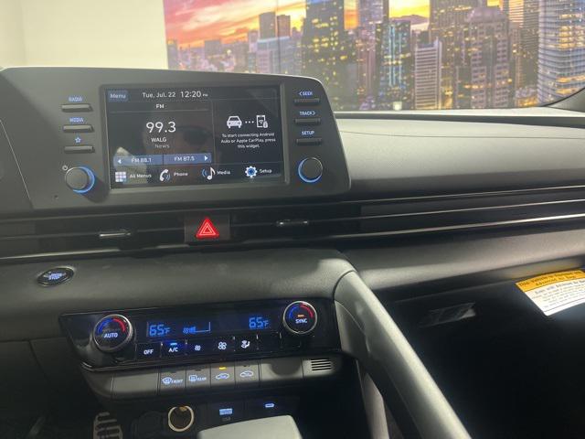 2025 Hyundai Elantra SEL Sport photo 15