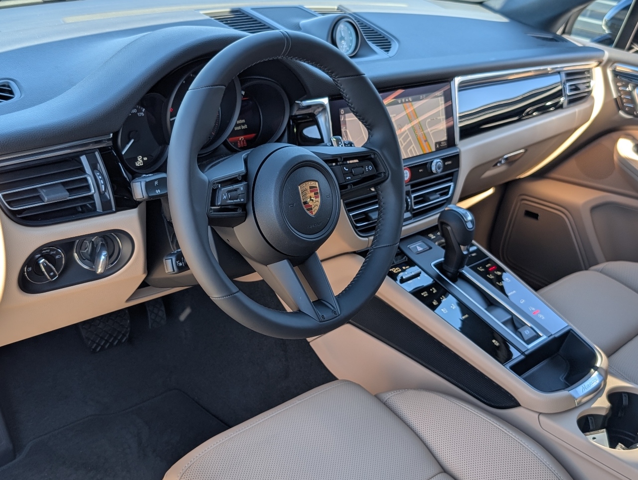 2026 Porsche Macan T photo 4