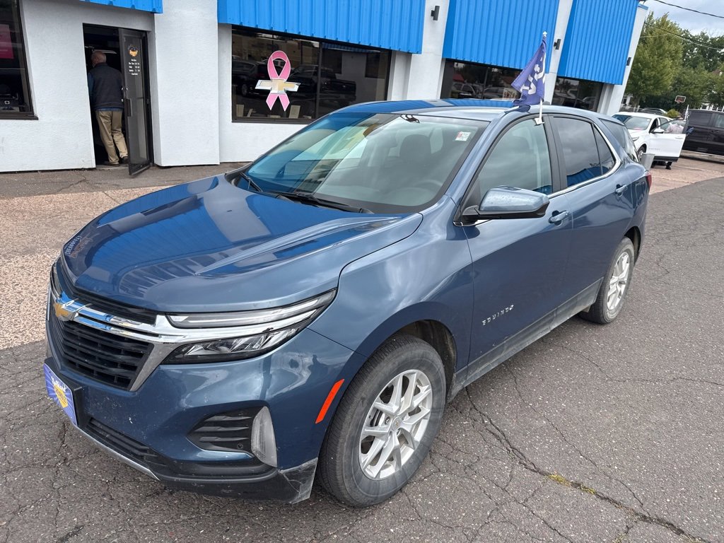2024 Chevrolet Equinox LT photo 2